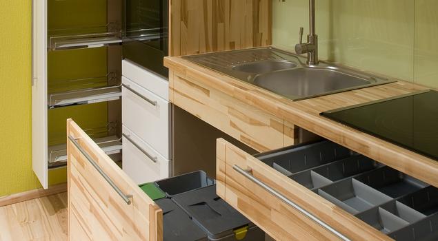 Carga i systemy szuflad w nowoczesnej kuchni