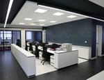 Funkcjonalne oświetlenie biura. Jak efektownie i ekonomicznie oświetlić miejsce pracy biurowej?